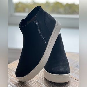 Naturlizer women’s size 8 sneaker